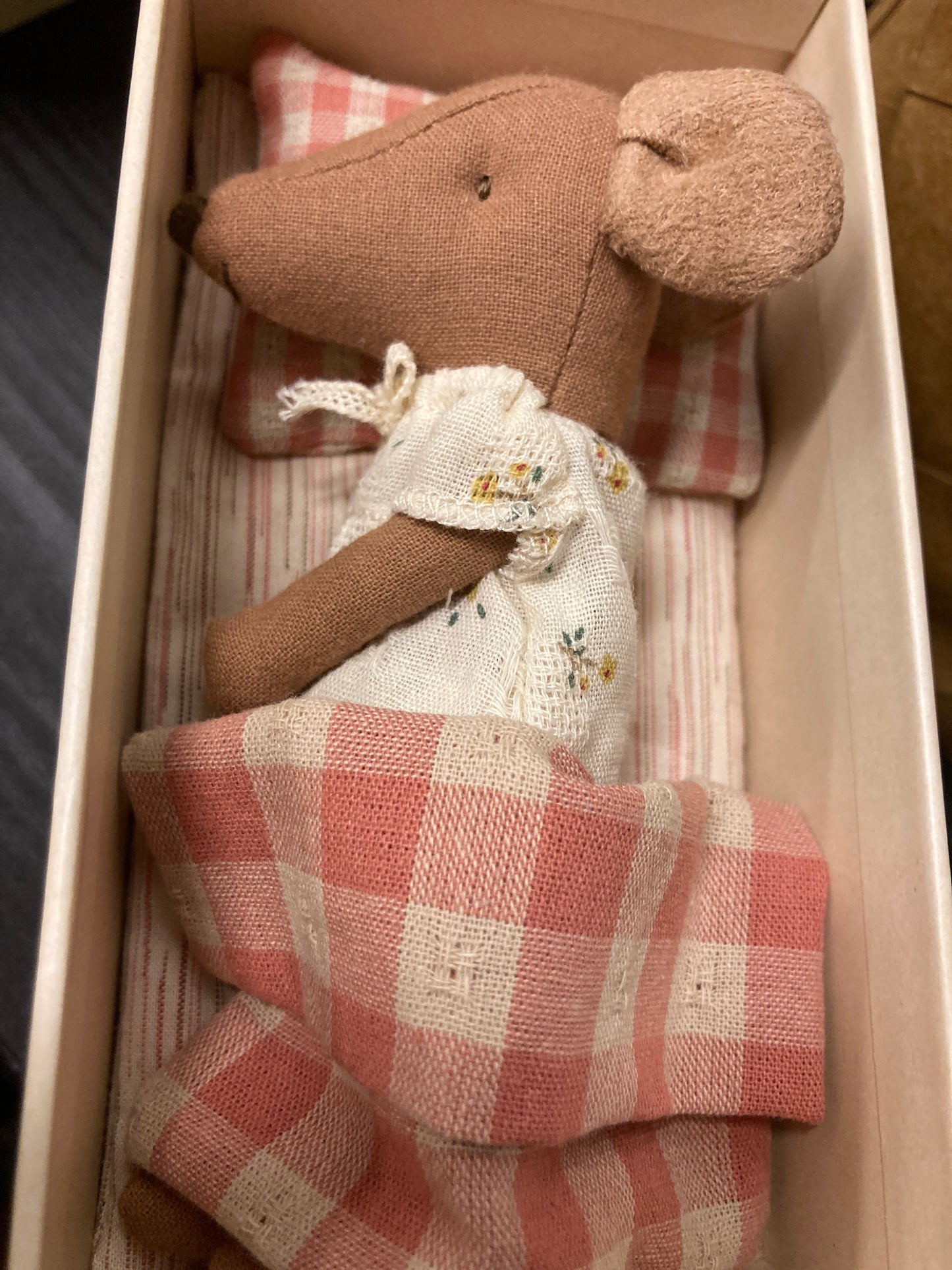 Maileg – Stóra systir mús í eldspýtuboxi