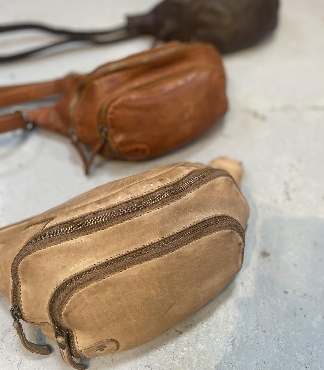 Wanda Bumbag leðurtaska – Taupe