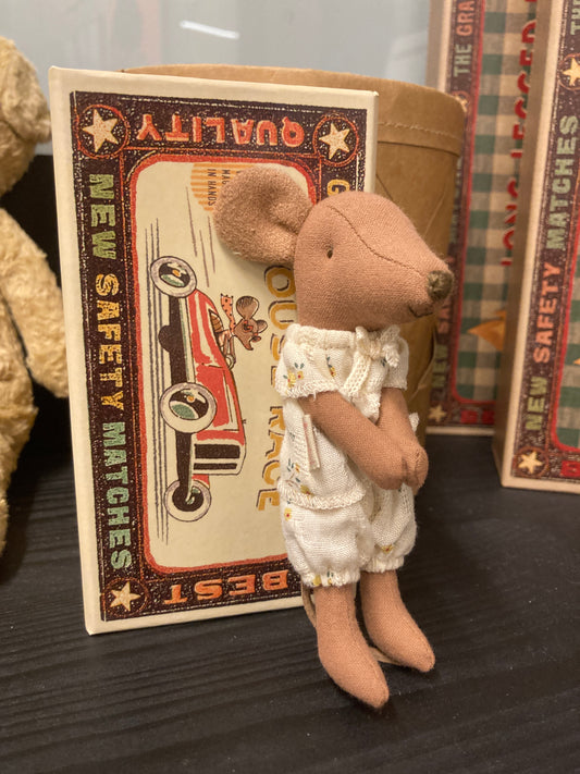 Maileg – Stóra systir mús í eldspýtuboxi