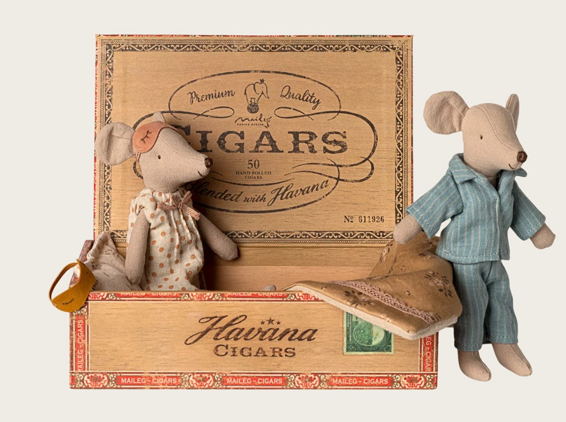 Maileg – Mum and Dad mice in Cigarbox