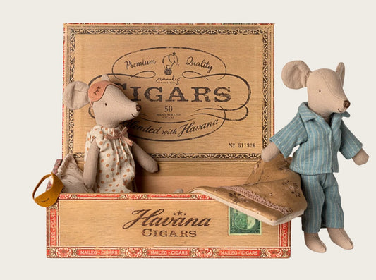 Maileg – Mum and Dad mice in Cigarbox