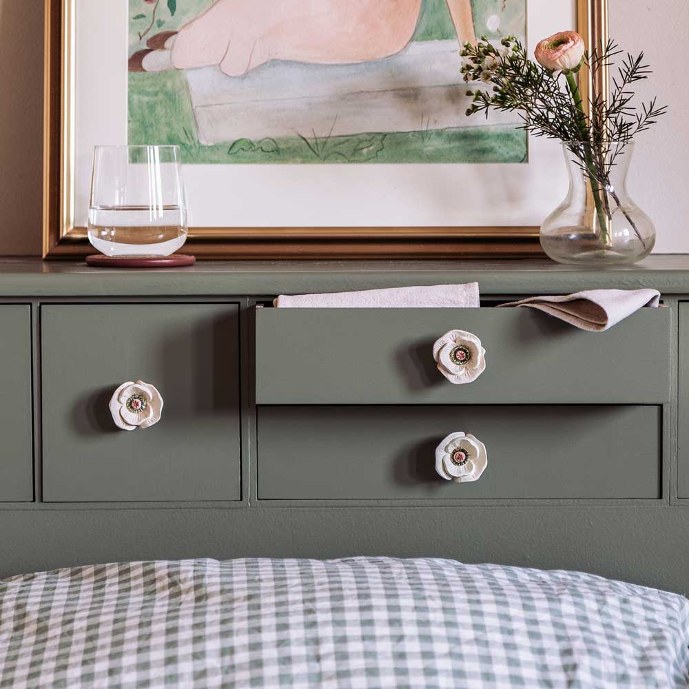 Cabinet Knob - White Poppy