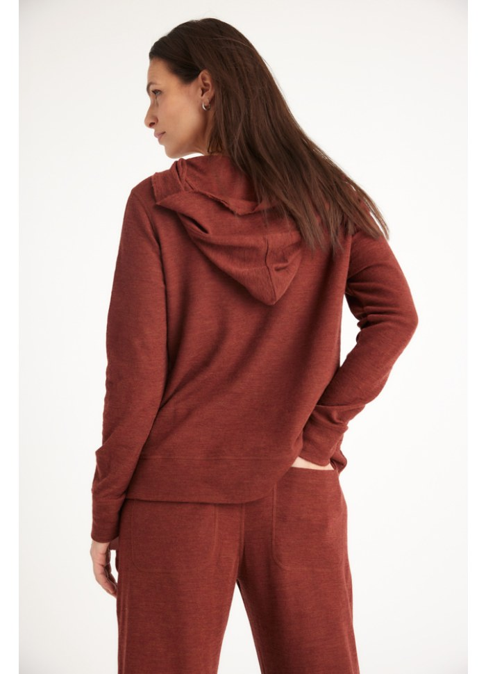 by basics – Merino hettupeysa með vösum (Earth Red)