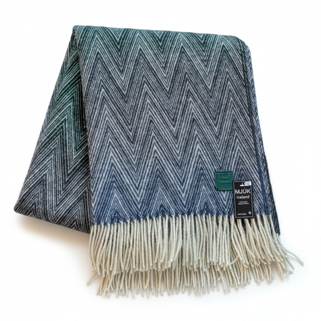 Woven blanket with zigzag pattern and fringed edge